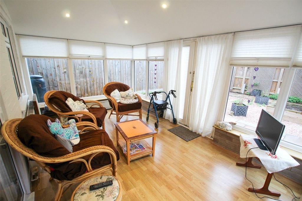 Property photo 3 of 16 Conservatory.