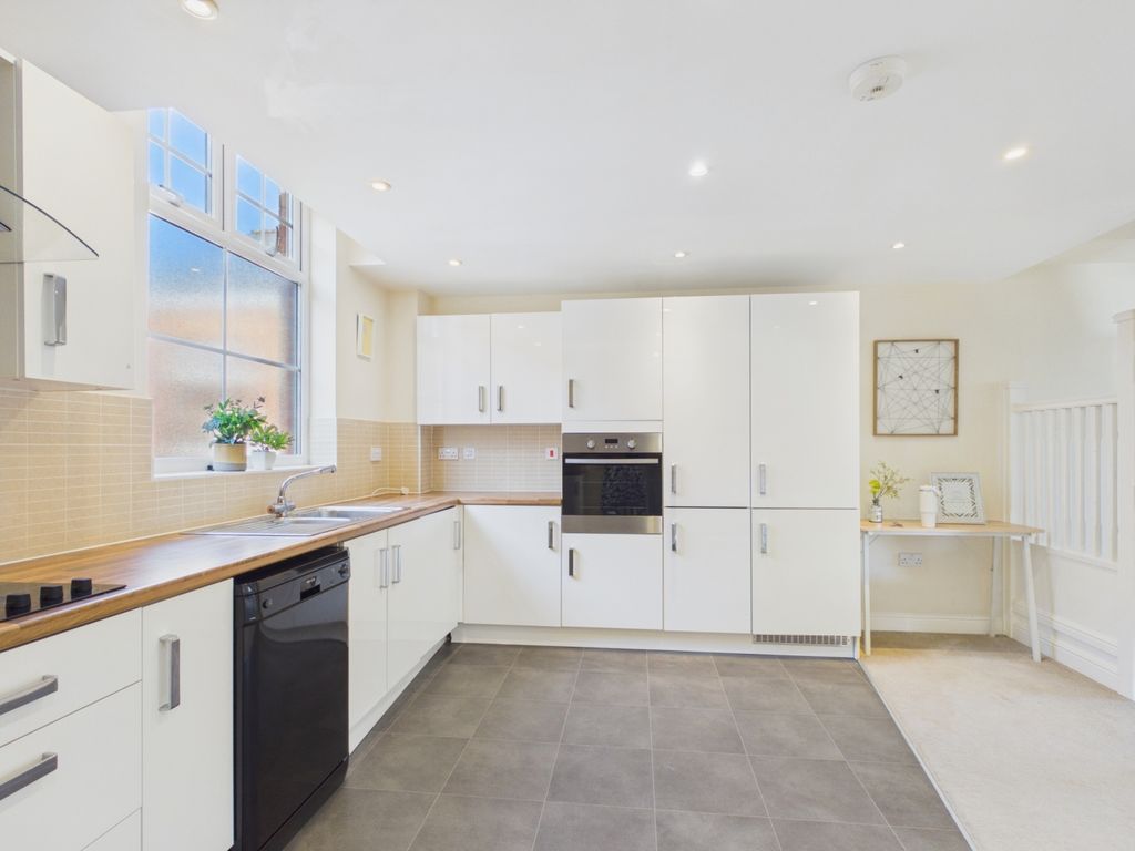Property photo 1 of 7 Kitchen
