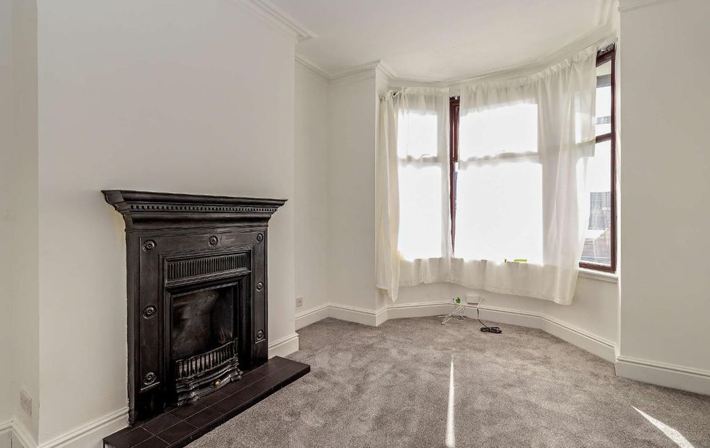 Property photo 3 of 9 Living Room