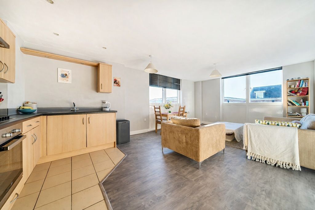 Property photo 2 of 8 Picture No. 33