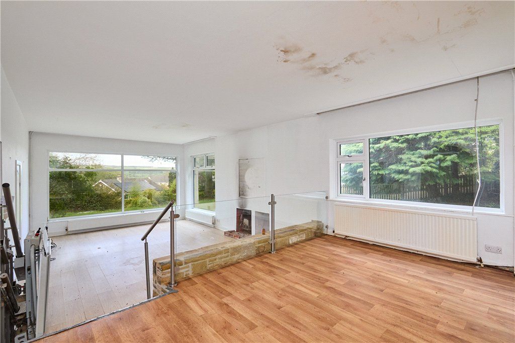 Property photo 3 of 19 Sitting/Dining Room