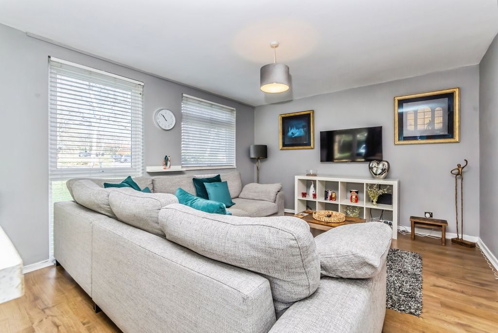 Property photo 3 of 8 Lounge