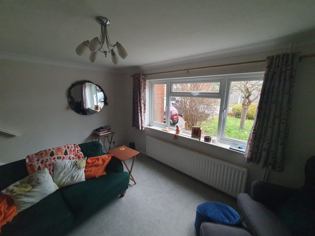 Property photo 1 of 16 2 Bed Semi-Detached House To Rent Pilgrims Close, Harlington Lu5
