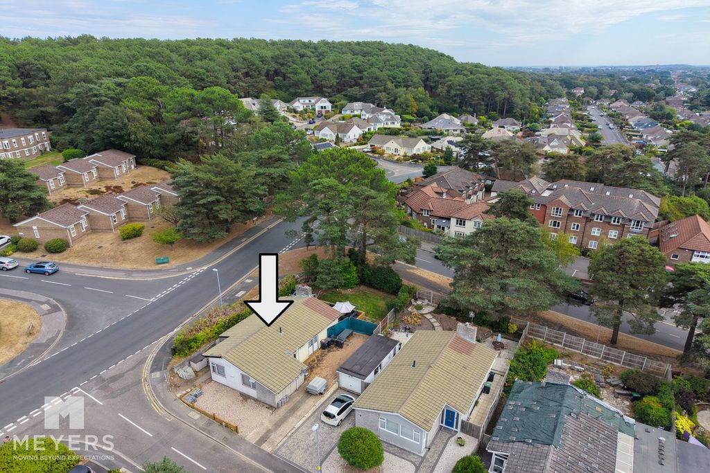 Property photo 1 of 32
