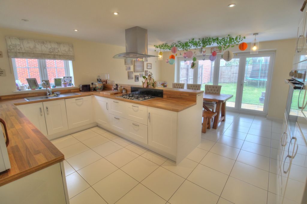 Property photo 3 of 29 Kitchen Diner