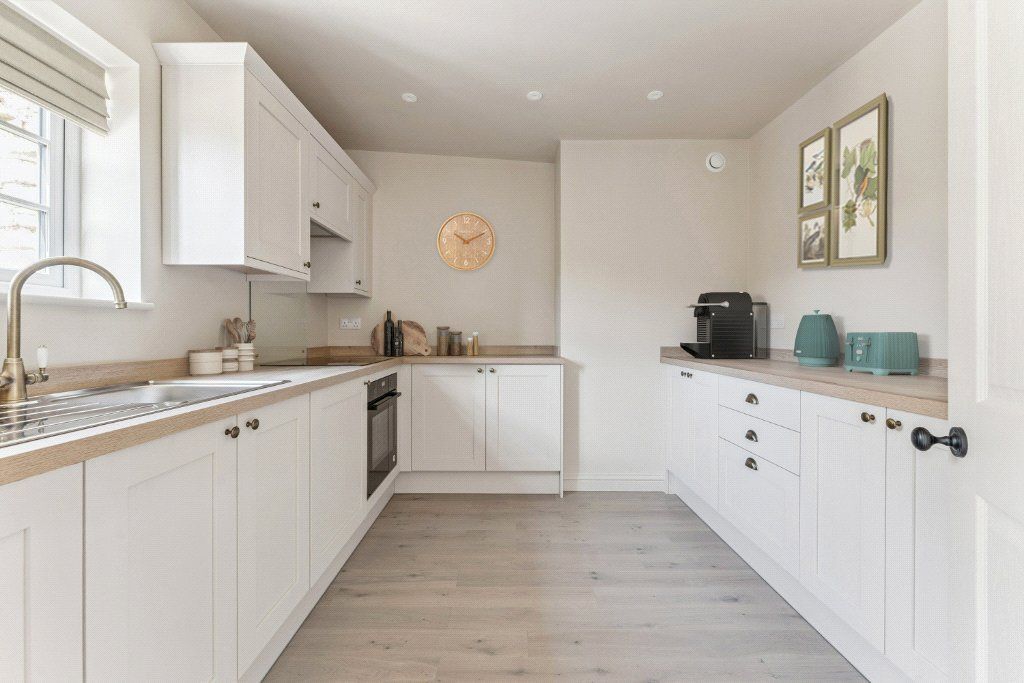 Property photo 3 of 14 Kitchen