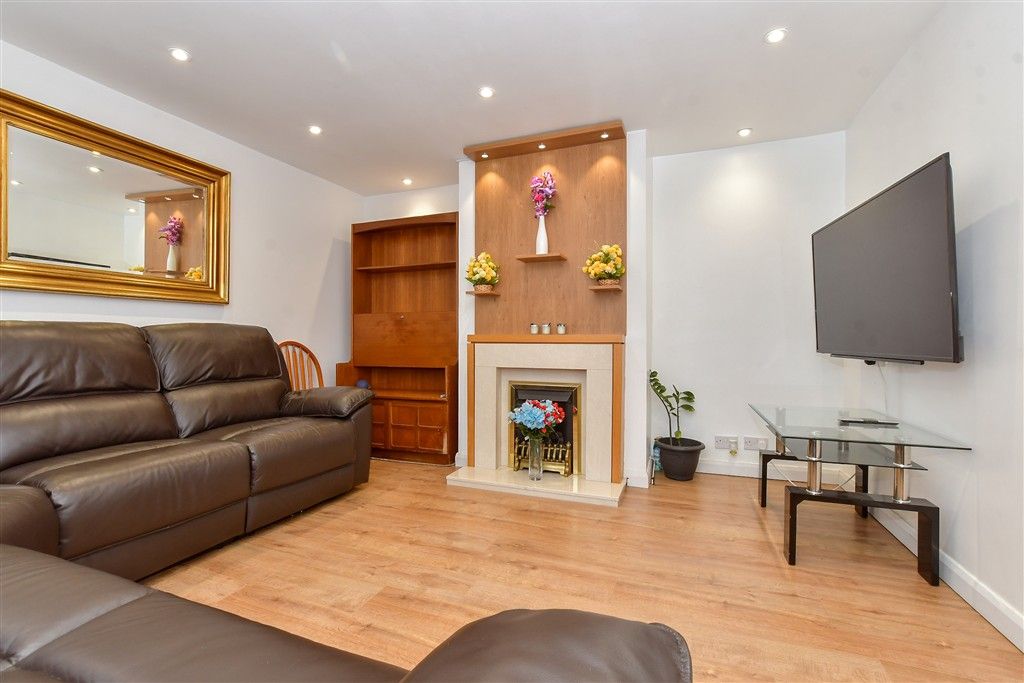 Property photo 1 of 15 Lounge