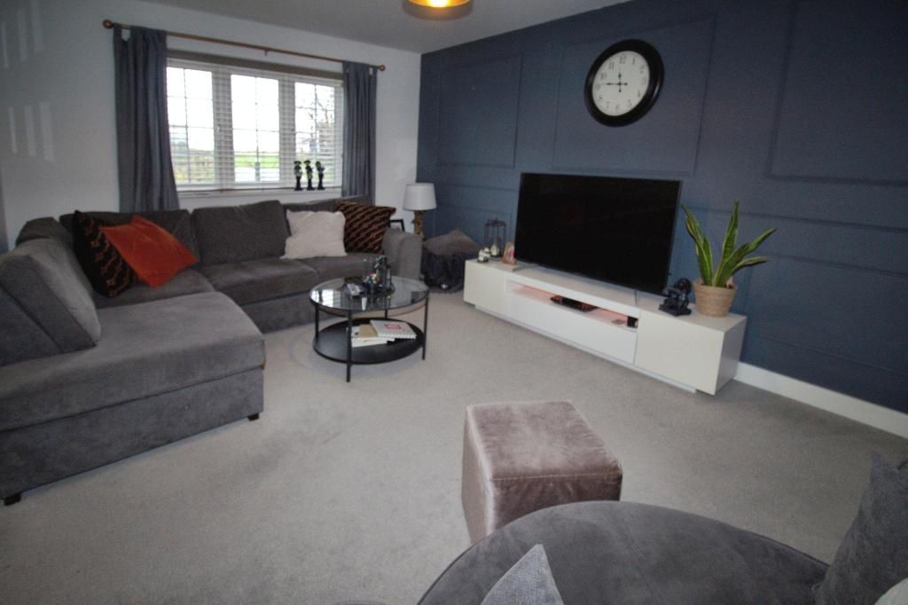 Property photo 3 of 17 Lounge