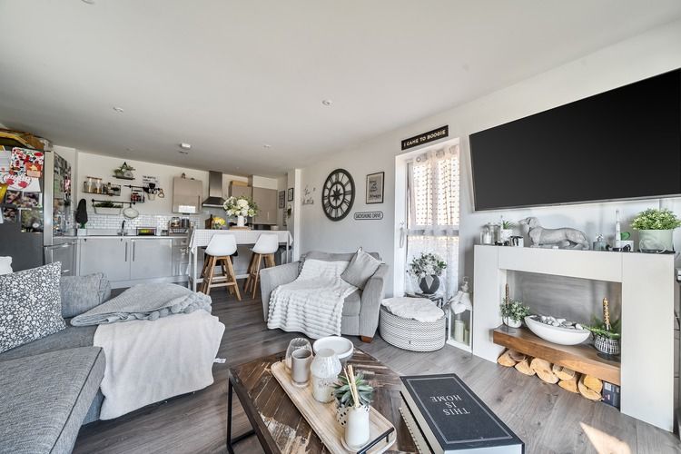 Property photo 2 of 19