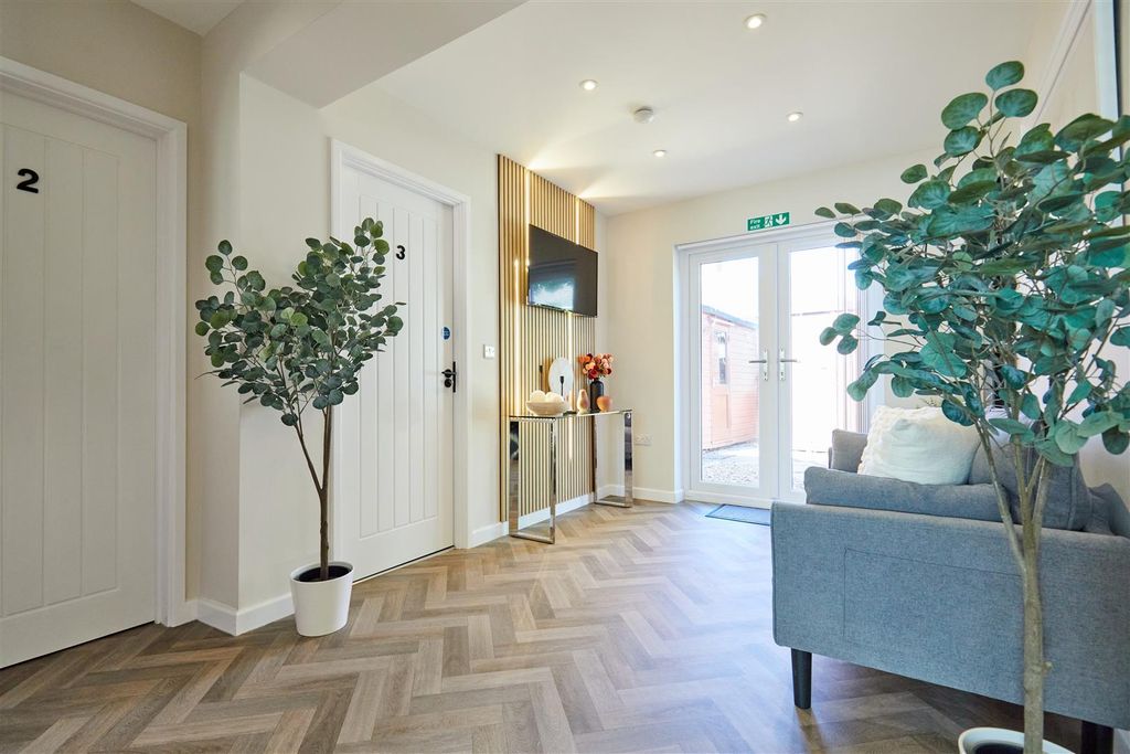 Property photo 3 of 15 32 Sumpter Road 7.Jpg