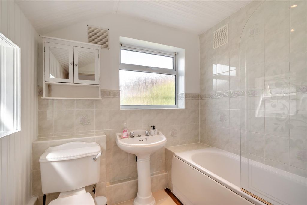 Property photo 3 of 18 Bathroom