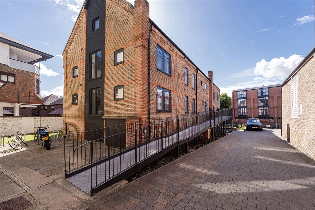 Property photo 1 of 17 5 Ronnies Wharf, Tn9 1Ex 001.Jpg