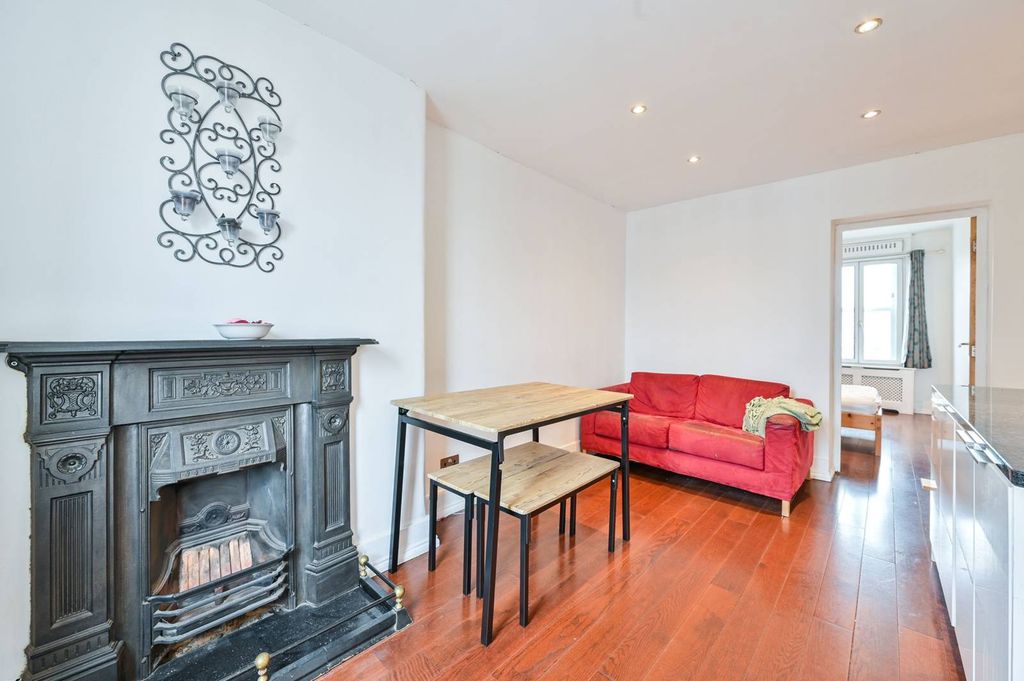 Property photo 2 of 9