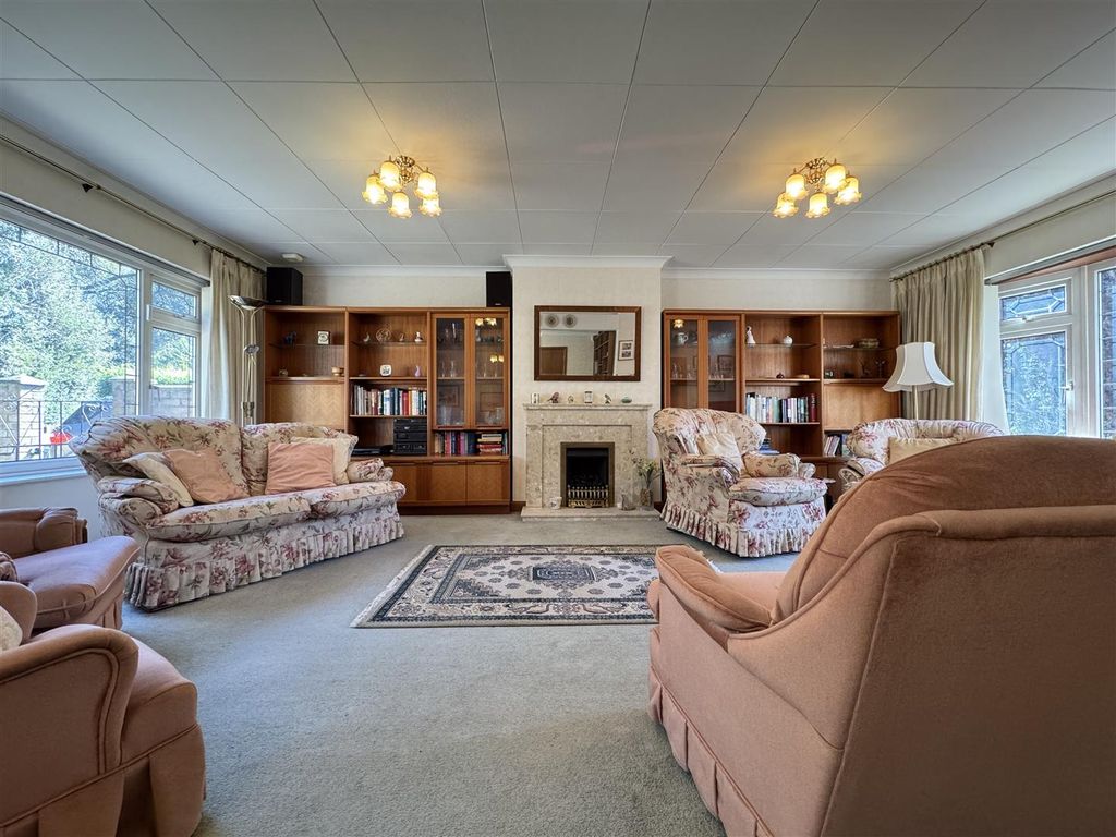 Property photo 3 of 42