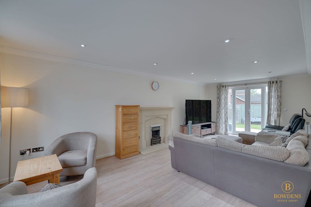 Property photo 3 of 32