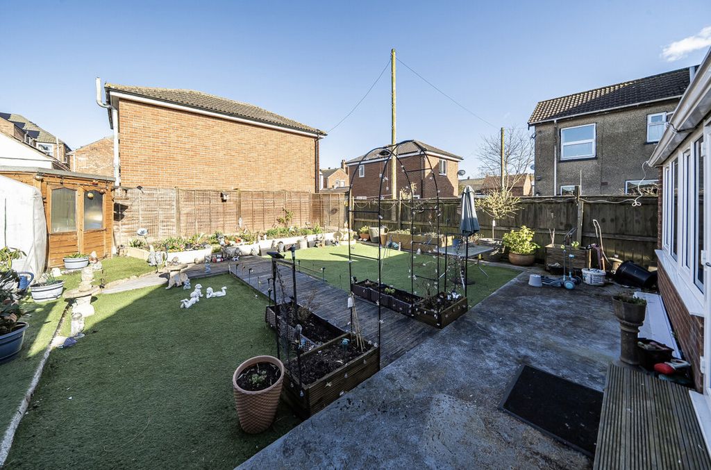 Property photo 3 of 23