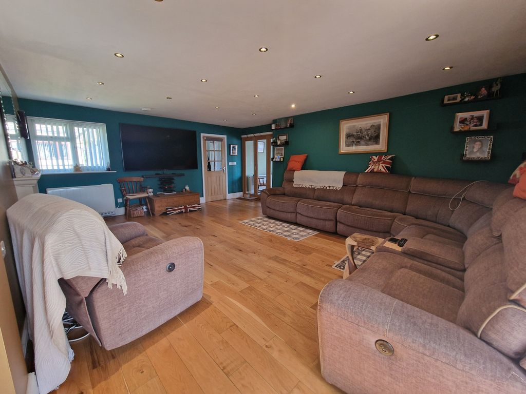 Property photo 2 of 24 Sitting Room
