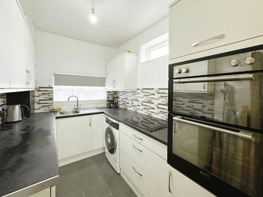 Property photo 3 of 13 03