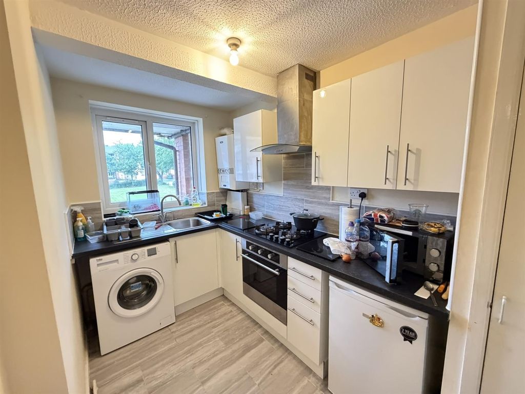 Property photo 2 of 8 Kitchen