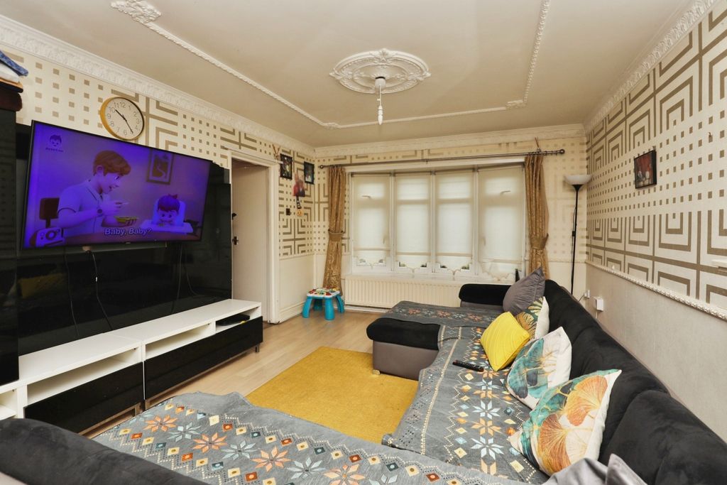 Property photo 3 of 13 Image 2