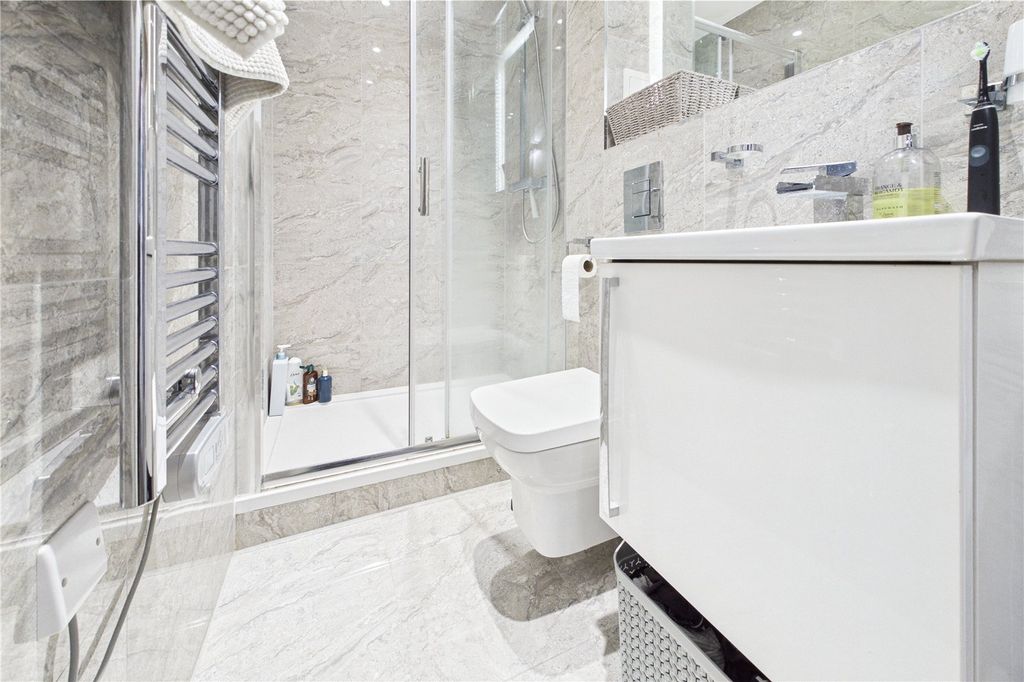 Property photo 3 of 12 En Suite