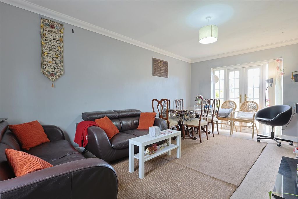 Property photo 3 of 20 73B0B3Bf-Ec8A-49B4-Bd91-0A6D1970Efd6.Jpeg