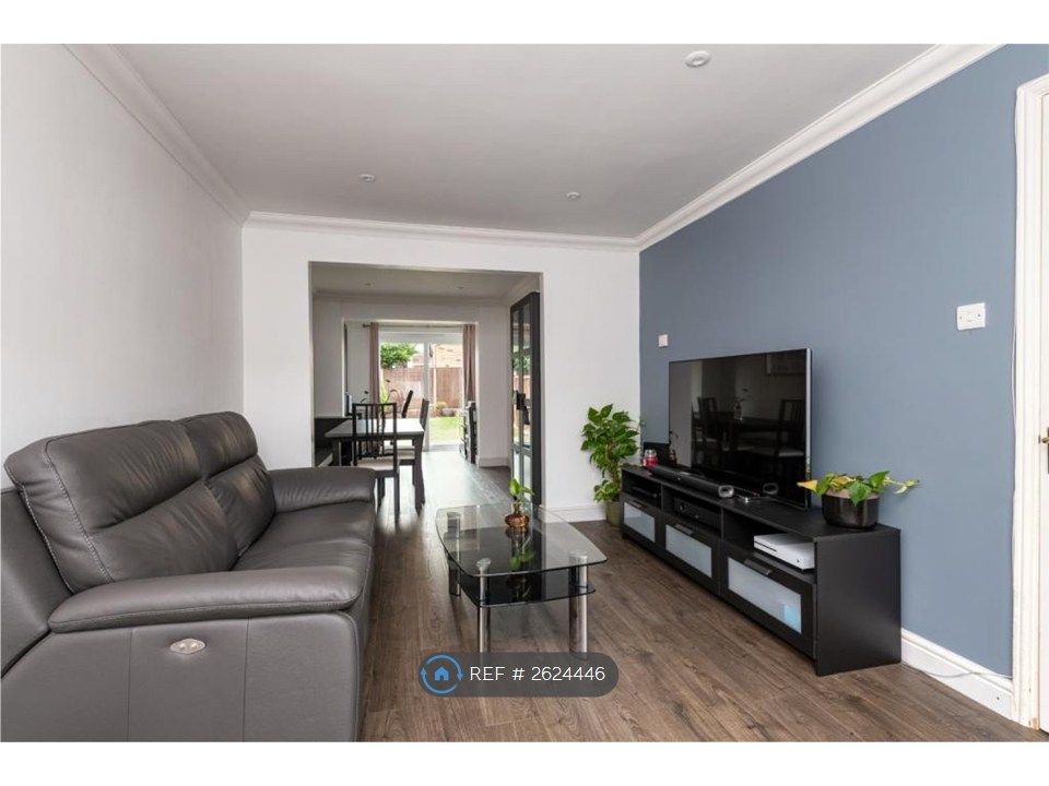 Property photo 3 of 15 Lounge