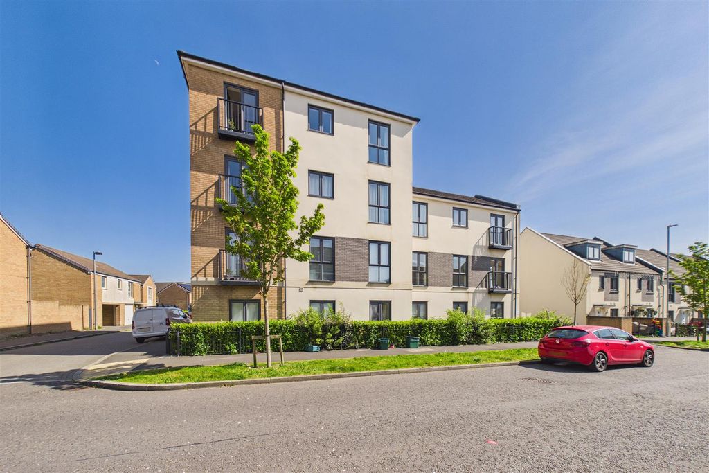 Property photo 2 of 26 19 Bushy Road Patchway, Bristol Bs34 5Gp | Leaseho