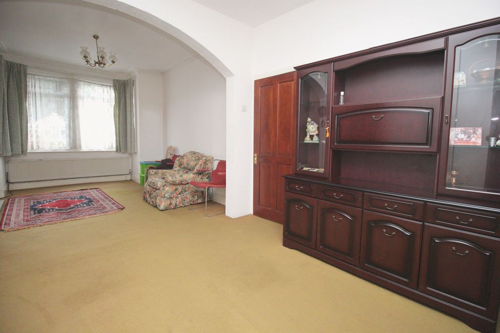 Property photo 3 of 8 Gallery