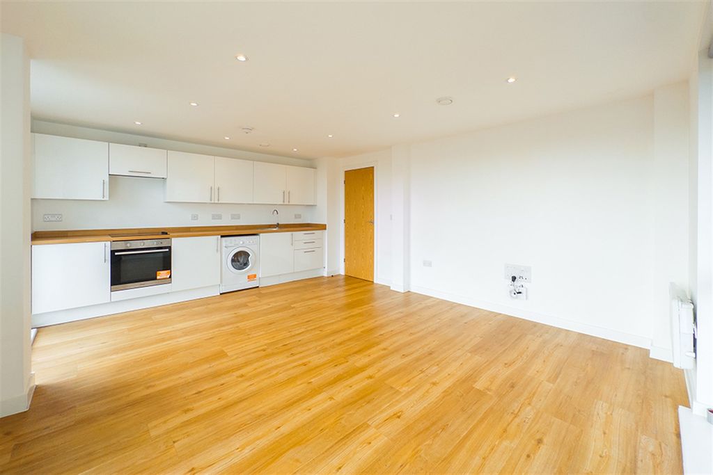 Property photo 3 of 10 (Main)
