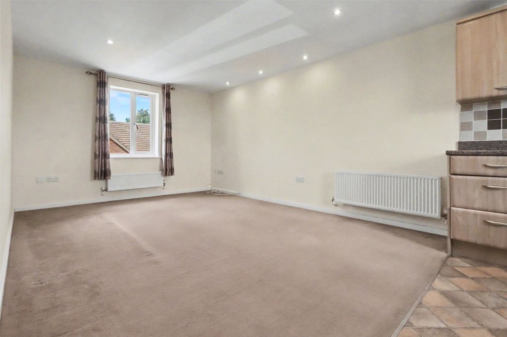 2 bed flat for saleNadder Meadow, South Molton, Devon EX36 photo 4