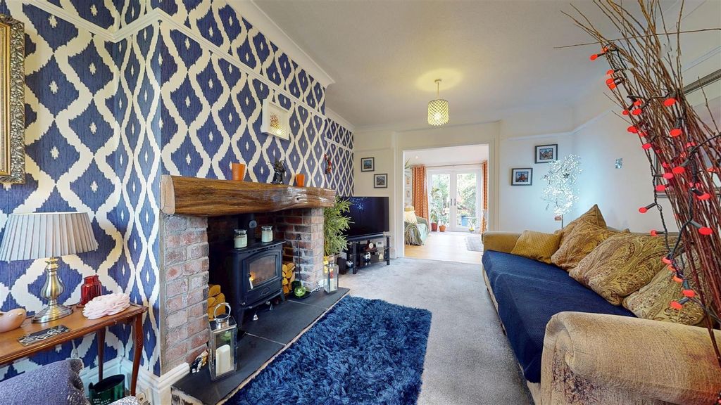 Property photo 2 of 28 St Anns Road - Reception Room