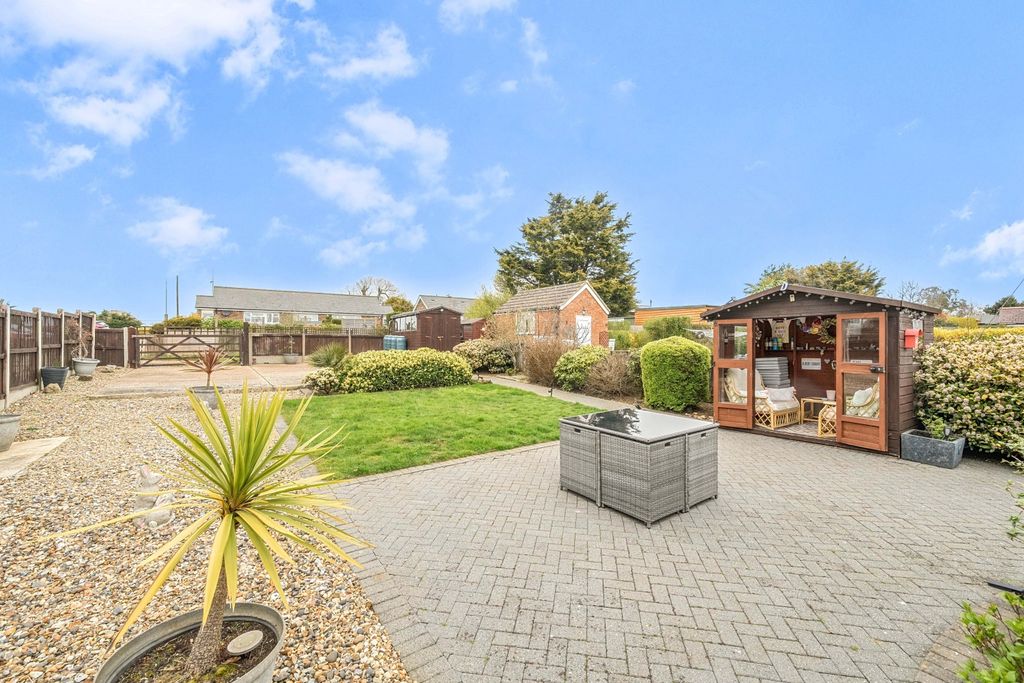 Property photo 2 of 18 Garden