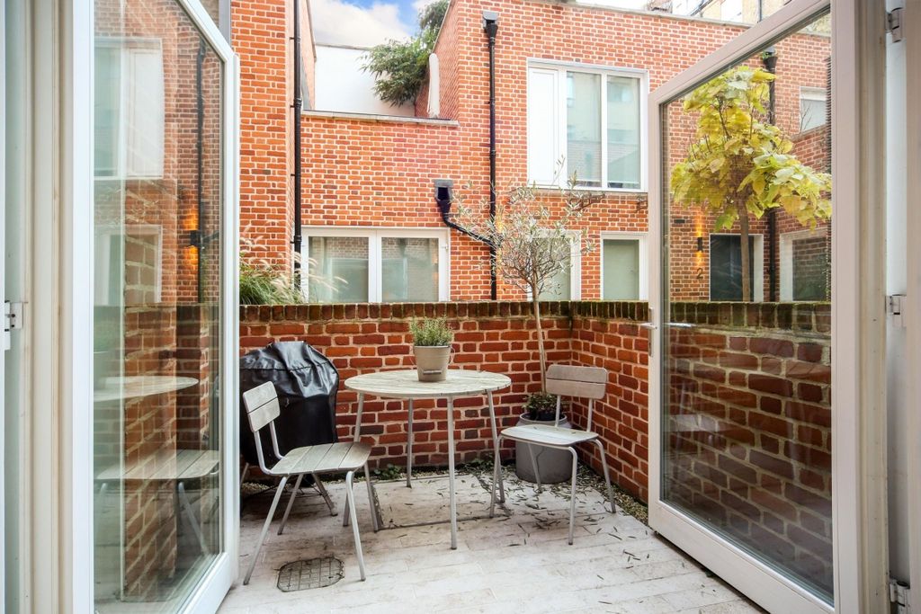 Property photo 2 of 8