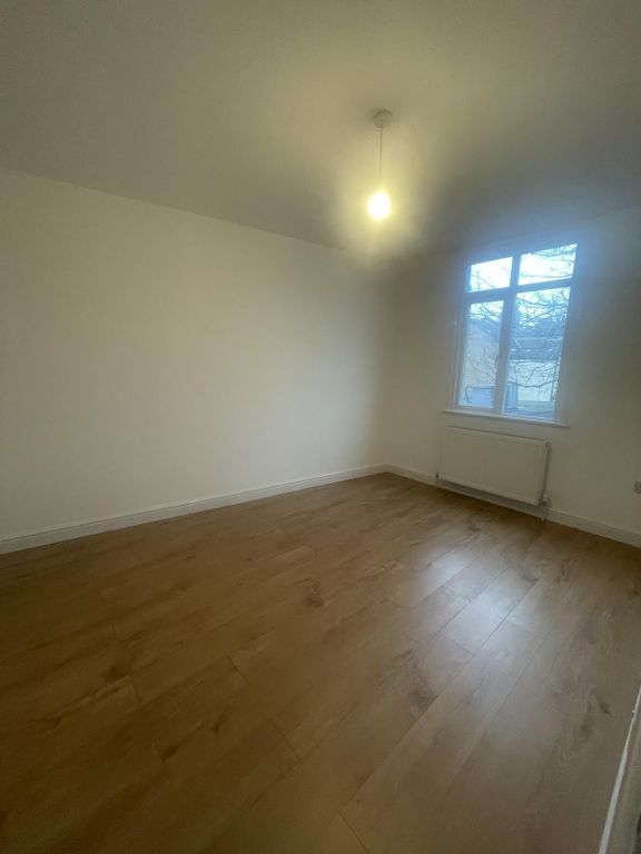 Property photo 1 of 5 2 Bedroom Maissonette For Rent