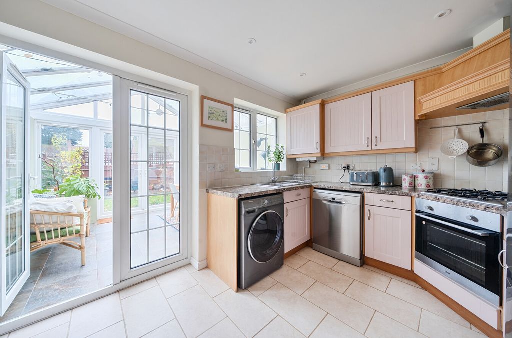 Property photo 3 of 10 1374604-6-6908ce8...