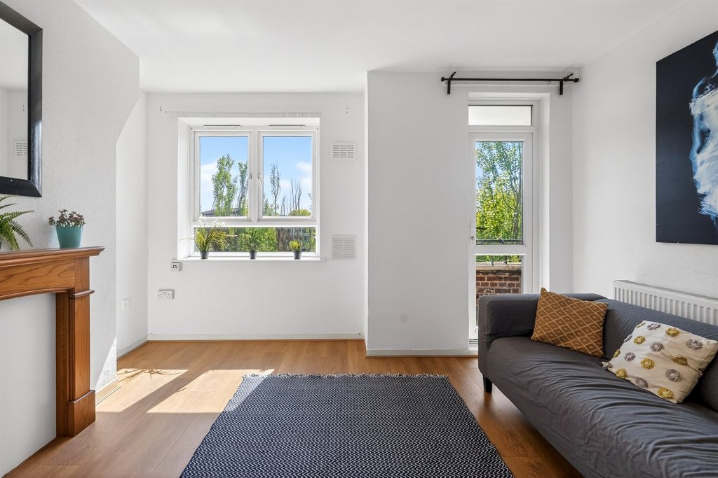 Property photo 3 of 12