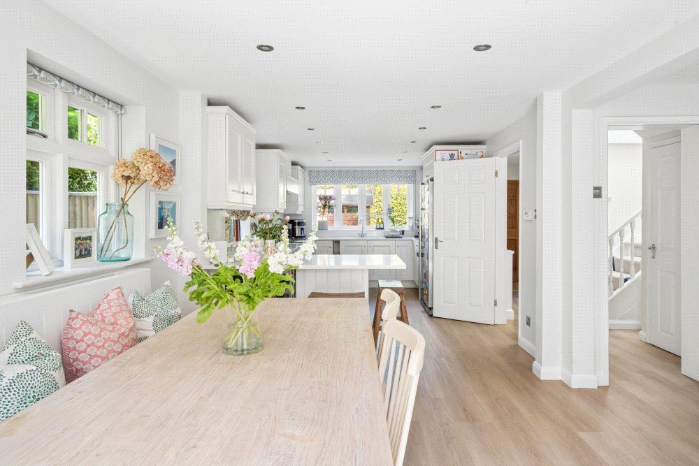Property photo 3 of 21 Dining / Kitchen