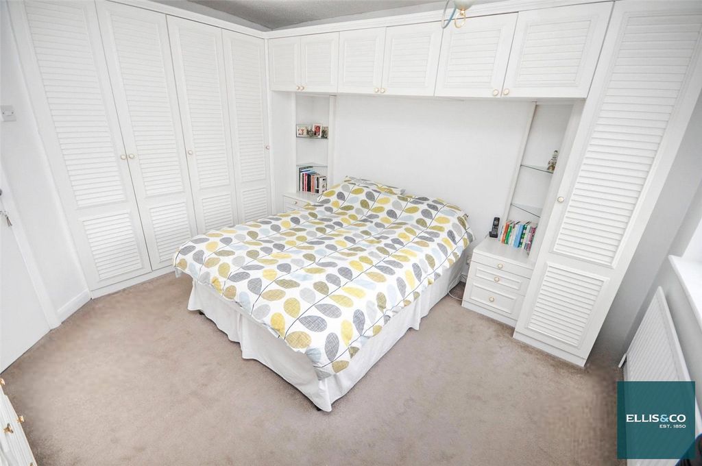 Property photo 2 of 17 Picture No. 29