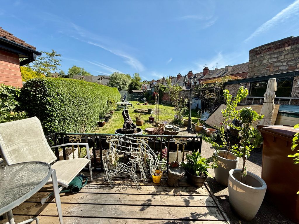Property photo 2 of 17 30 Warsop Road Garden