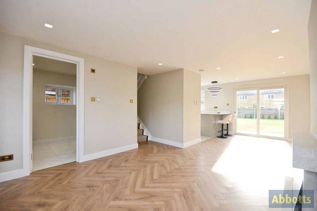 Property photo 3 of 24 Pbox-Img.Jpg