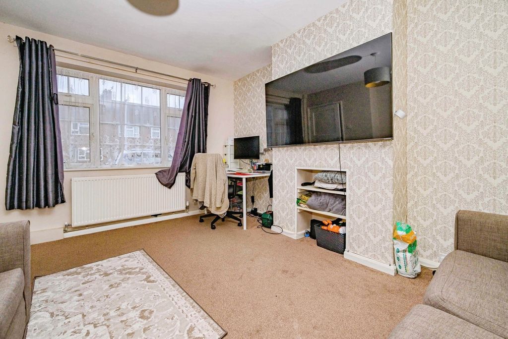 Property photo 2 of 12 Photo