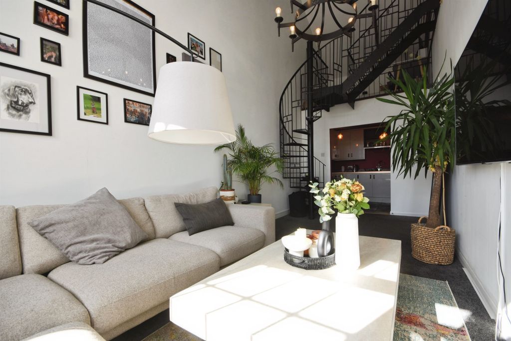 Property photo 3 of 17