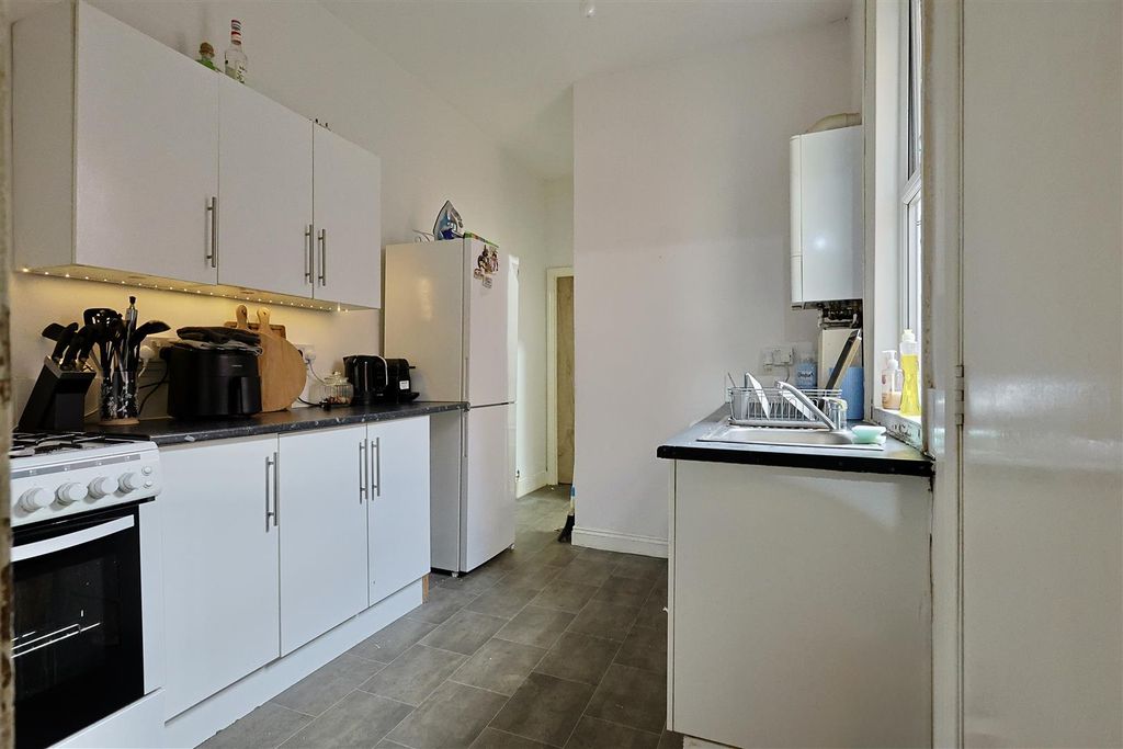 Property photo 2 of 11 E501D977-0846-40D1-92Bc-373E7Fb0E311_1_201_A.Jpeg