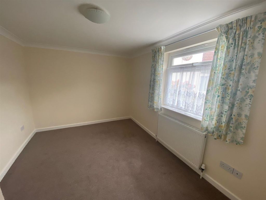 Property photo 1 of 6 Bedroom 2.Jpg