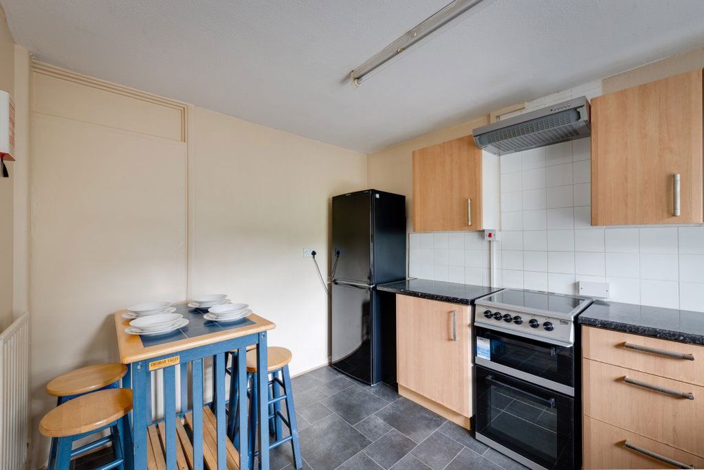 Property photo 3 of 27