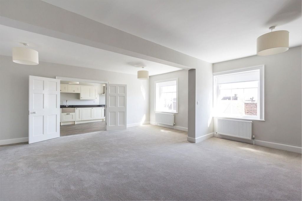 Property photo 3 of 8 Picture 3