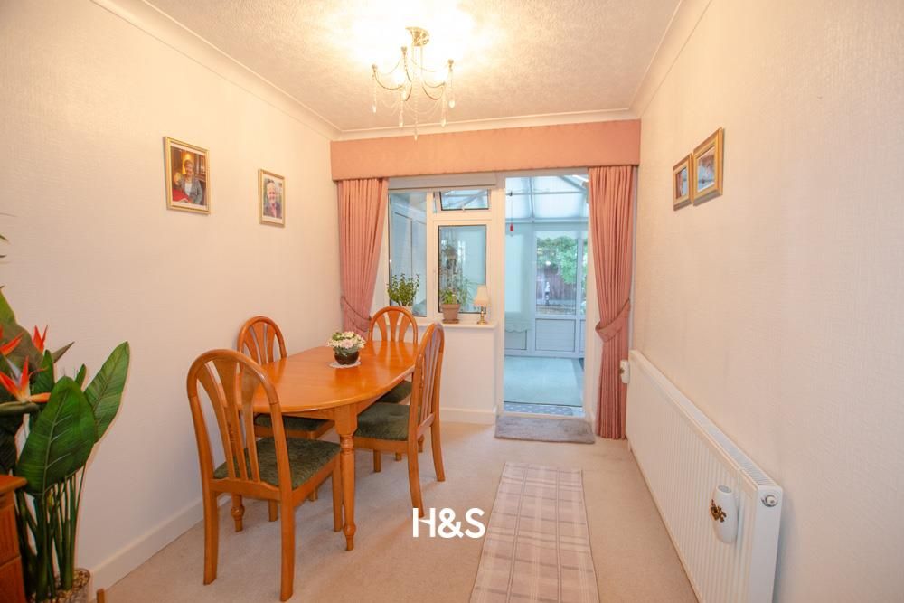 Property photo 3 of 9 68 Featherstone - Dining.Jpg