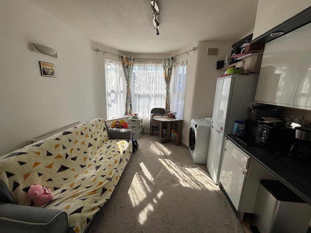 Property photo 2 of 4