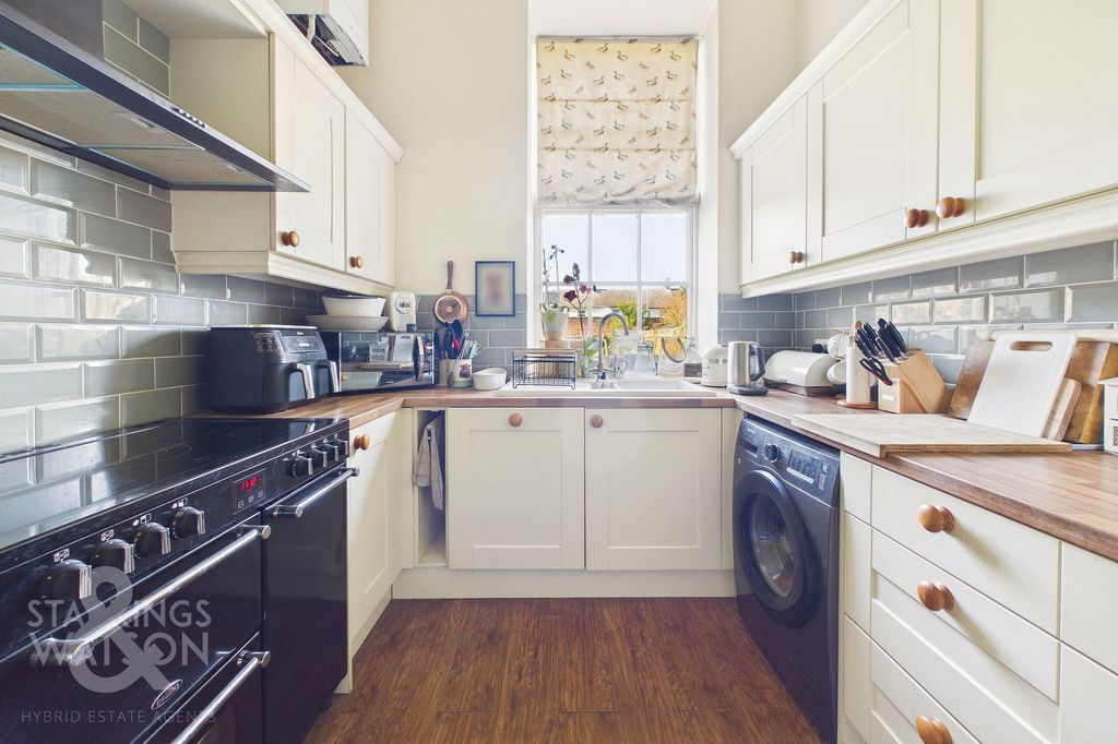 Property photo 3 of 35